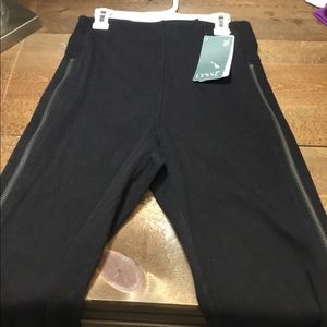 Lysse black high waist zippered leggings. NWT